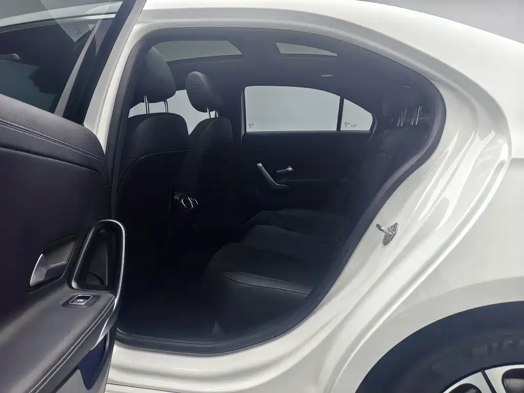Mercedes-Benz A-Class — миниатюра 6