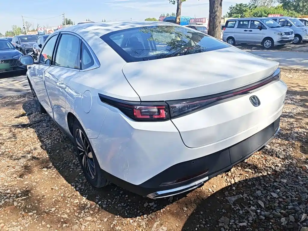 Changan Eado PHEV — миниатюра 5