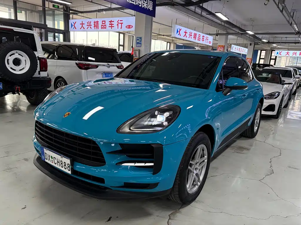 PORSCHE MACAN