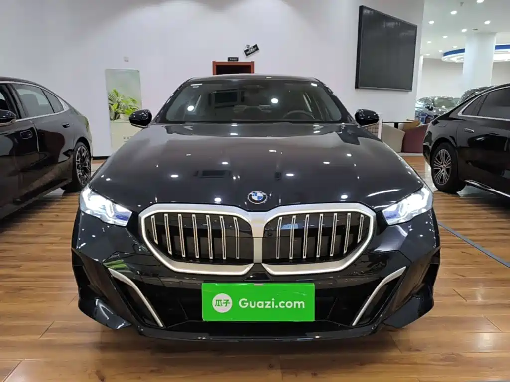 BMW 5 Series — миниатюра 3