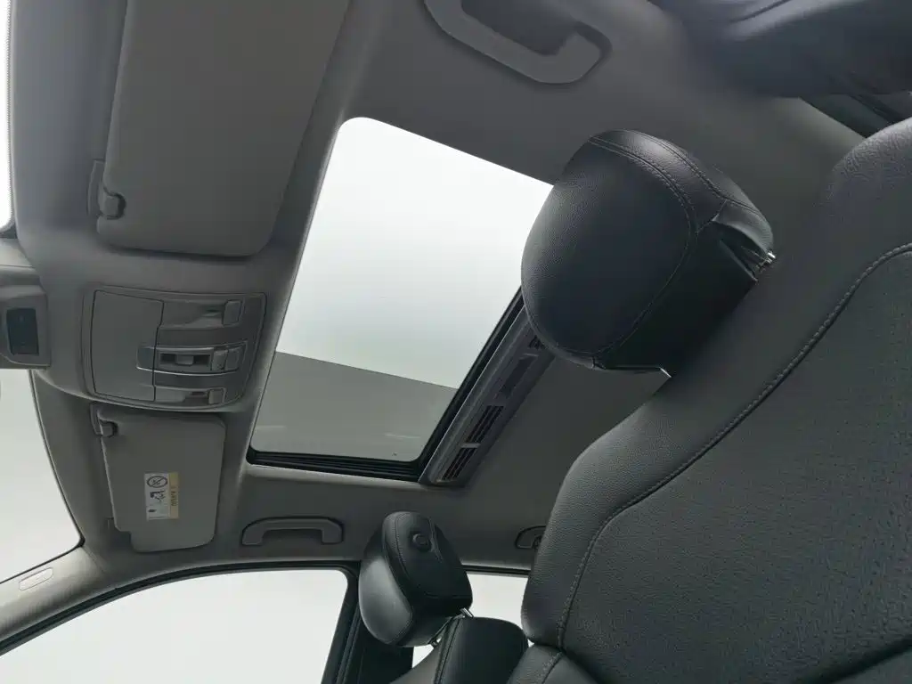 Mercedes-Benz M-Class — миниатюра 14