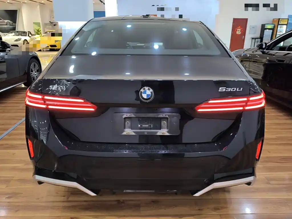 BMW 5 Series — миниатюра 6