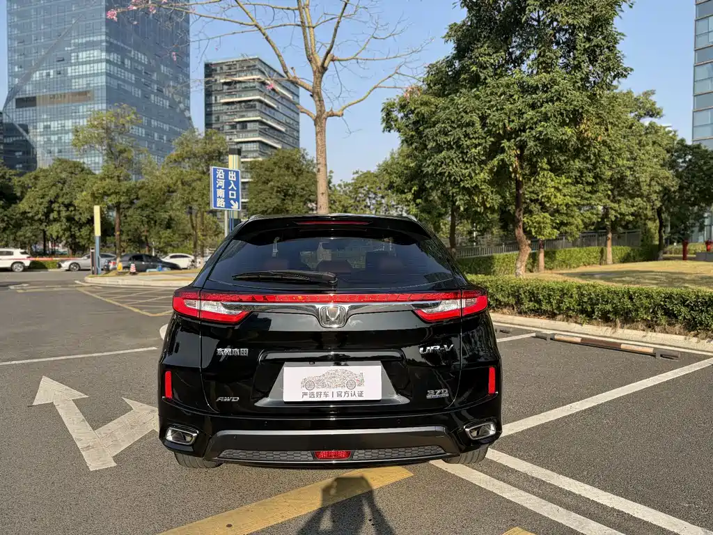 HONDA UR V