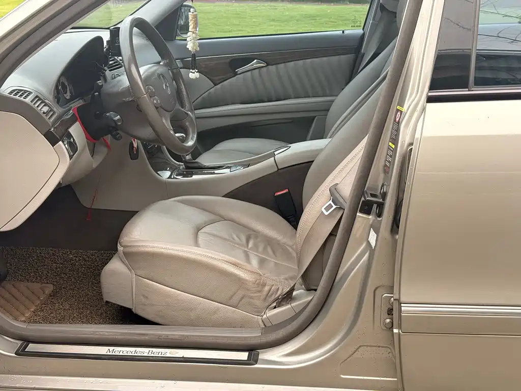 Mercedes-Benz E-Class — миниатюра 12