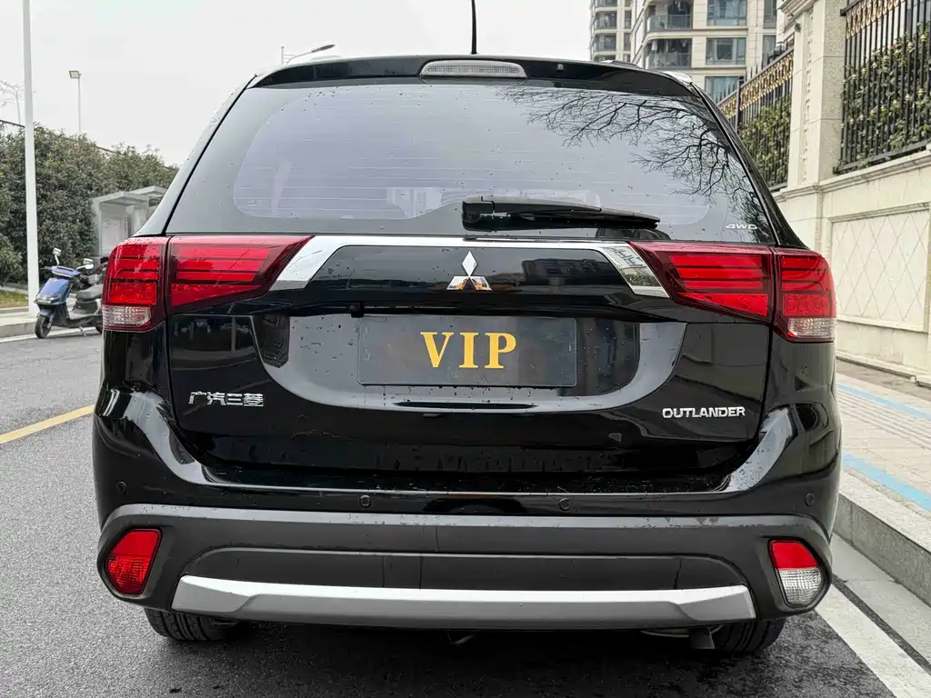 MITSUBISHI OUTLANDER