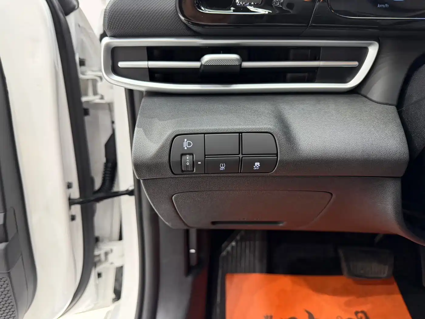 Hyundai Elantra 2023 Белый из Китая, фото 2