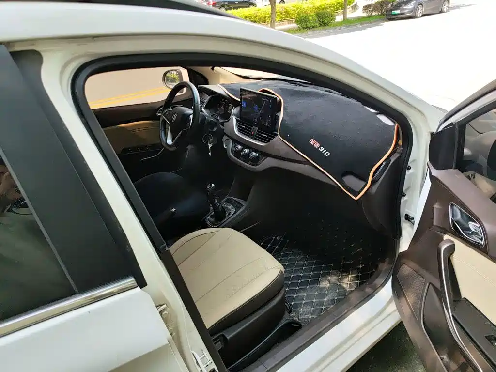 Baojun 310W — миниатюра 19