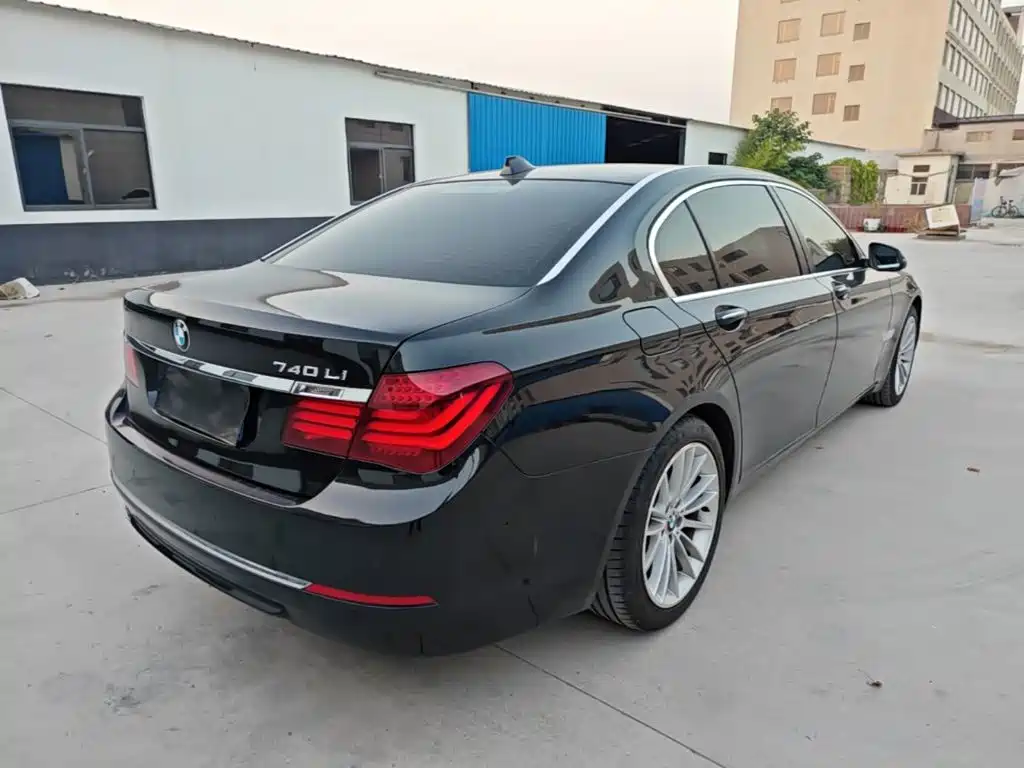 BMW 7 Series — миниатюра 7