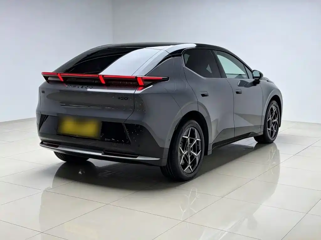Lynk & Co 20 — миниатюра 7