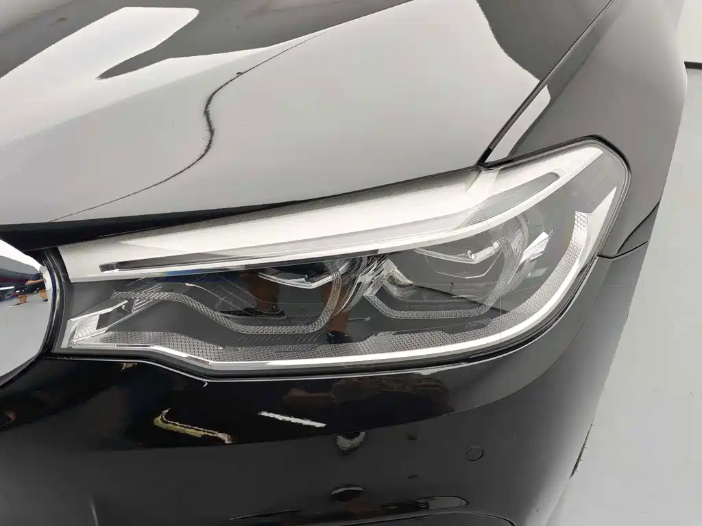 BMW 5 Series — миниатюра 6