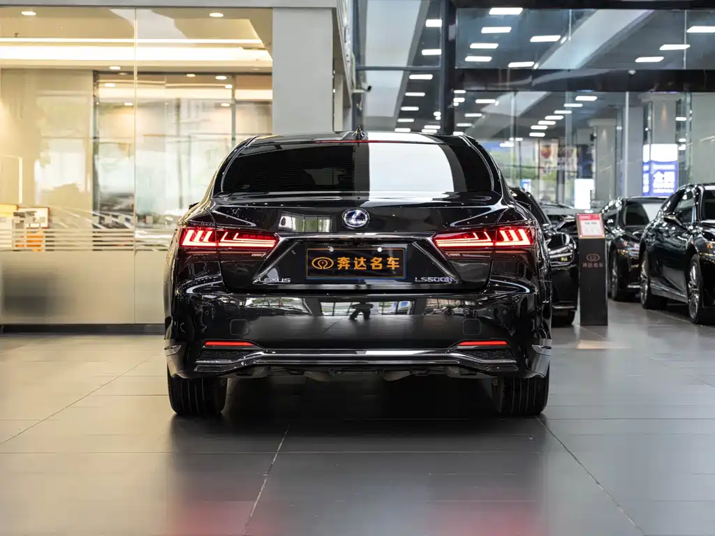 Lexus LS — миниатюра 5