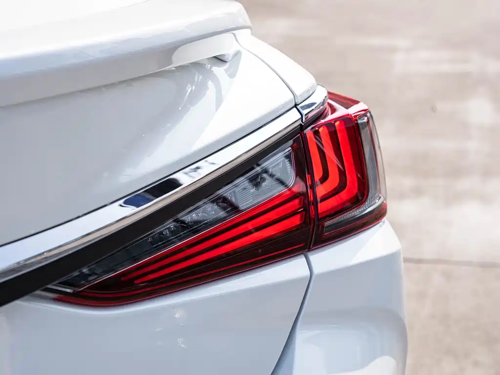 Lexus ES — миниатюра 7
