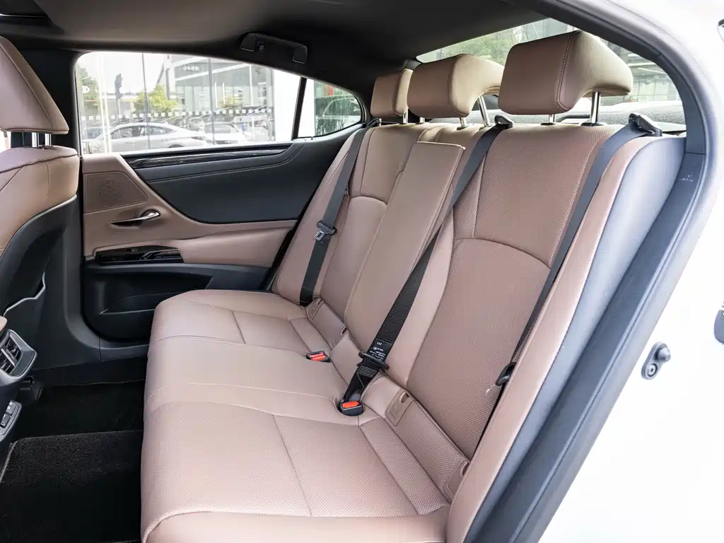 Lexus ES — миниатюра 12