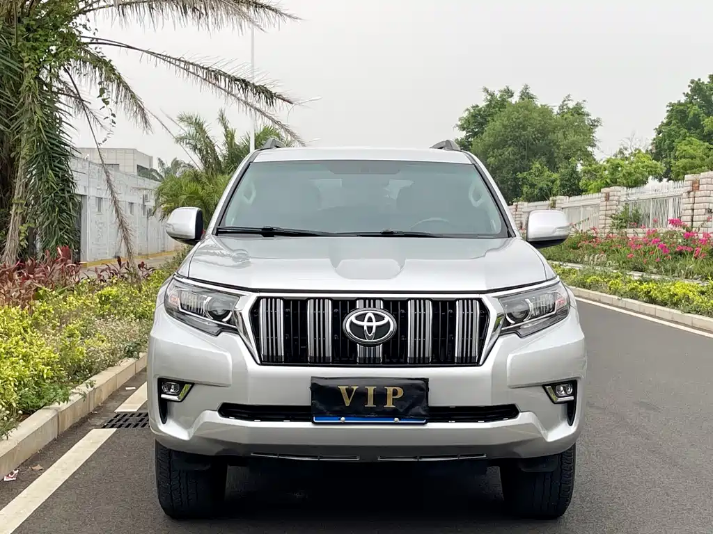 Toyota Land Cruiser Prado 2010 2.7L AT Standard