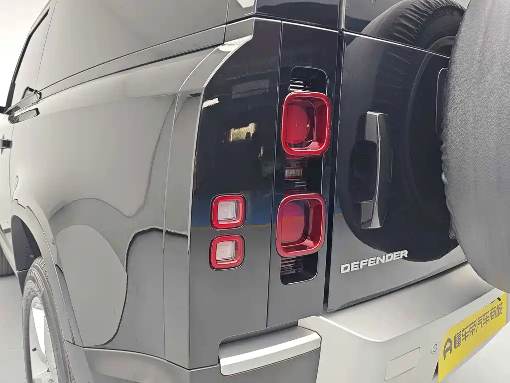 Land Rover Defender — миниатюра 16