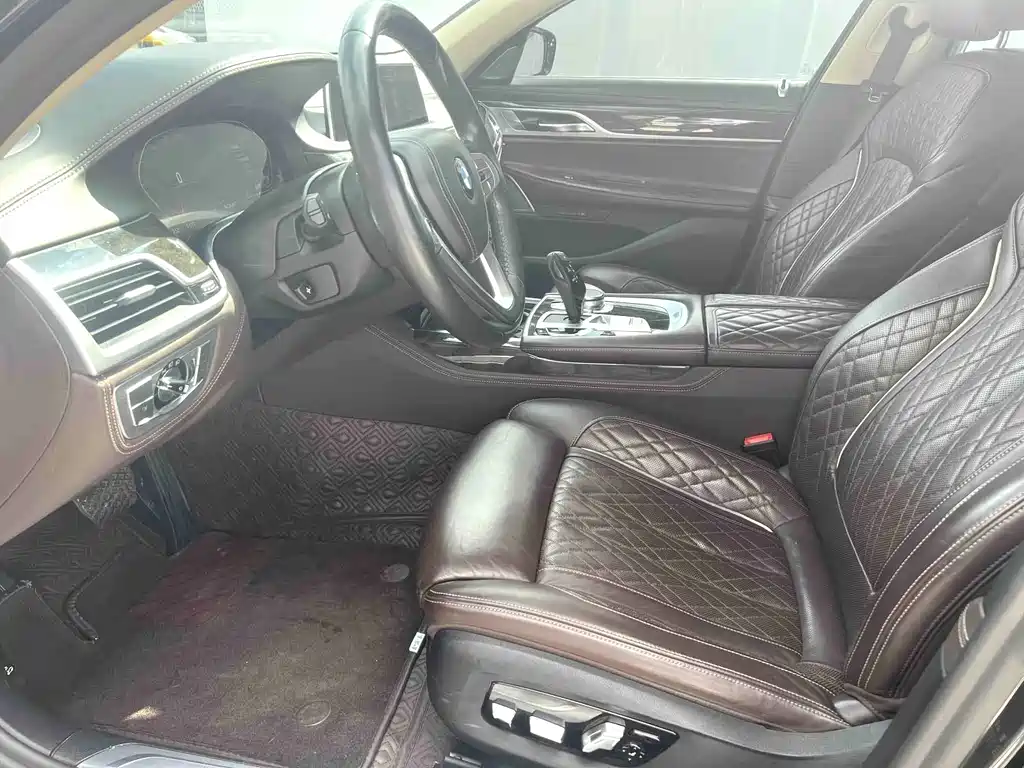 BMW 7 Series — миниатюра 4