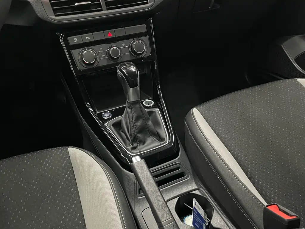 Volkswagen Tacqua 1.5L Auto Joy Connected Edition, фото 13