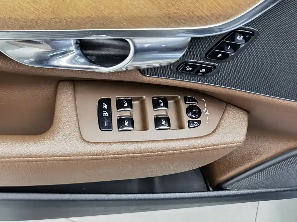 Volvo S90 — миниатюра 9