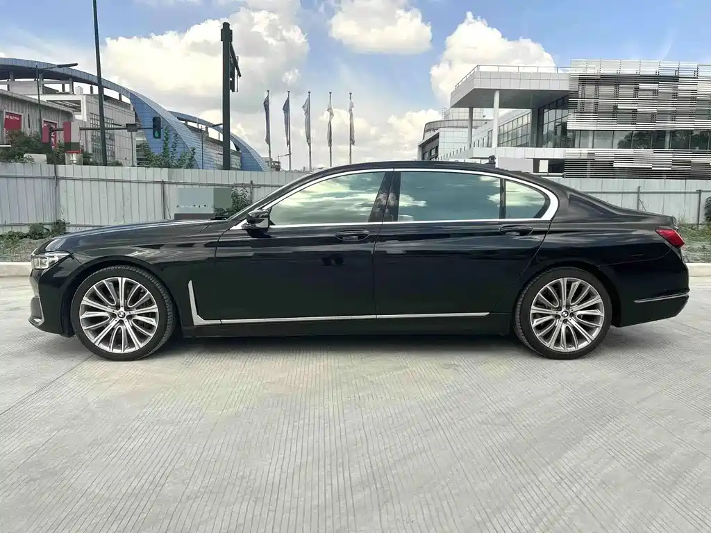 BMW 7 Series — миниатюра 12