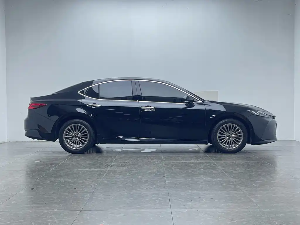Toyota Camry — миниатюра 9