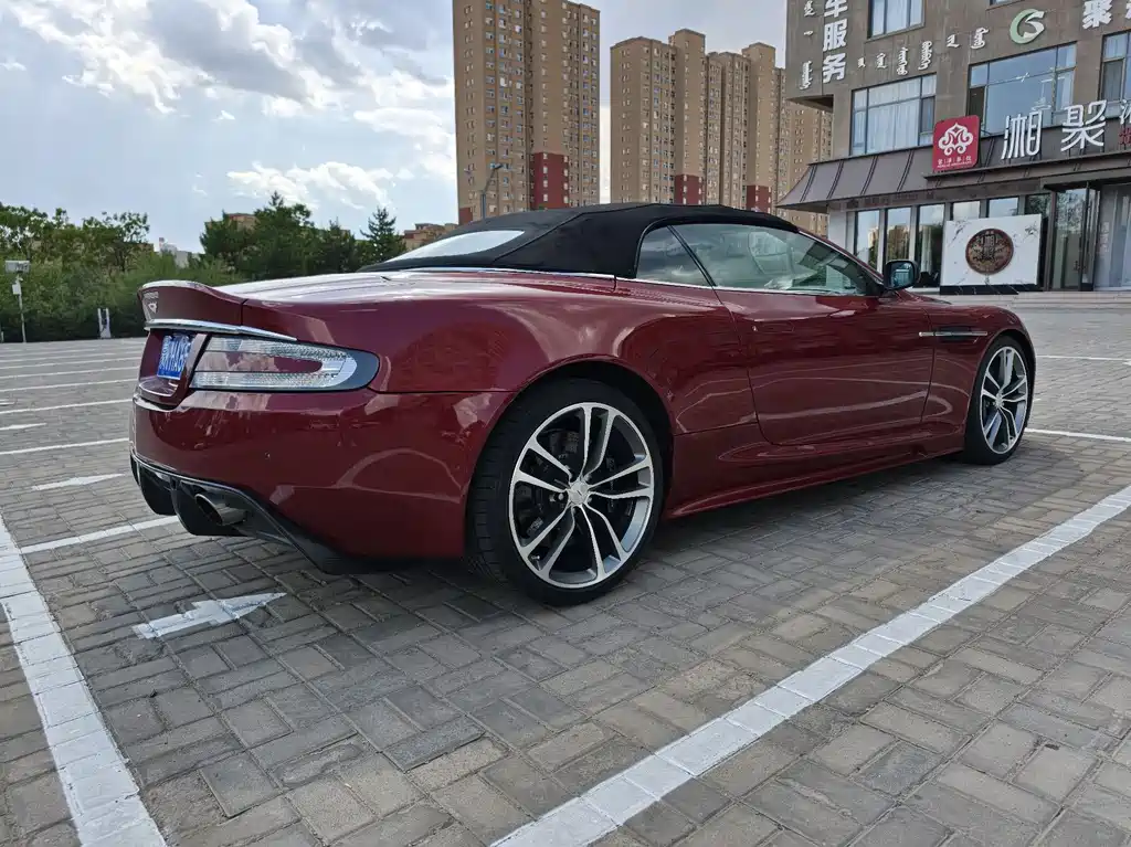 Aston Martin DBS — миниатюра 7