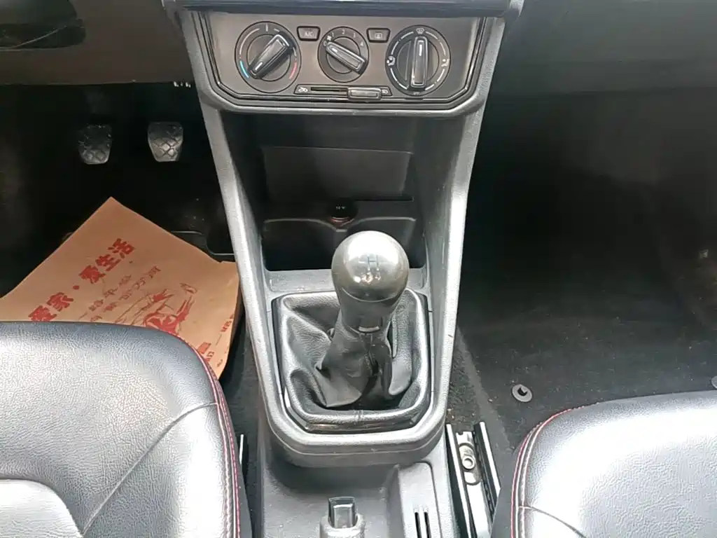 Volkswagen Jetta — миниатюра 14