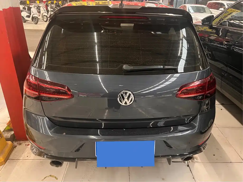VOLKSWAGEN GOLF
