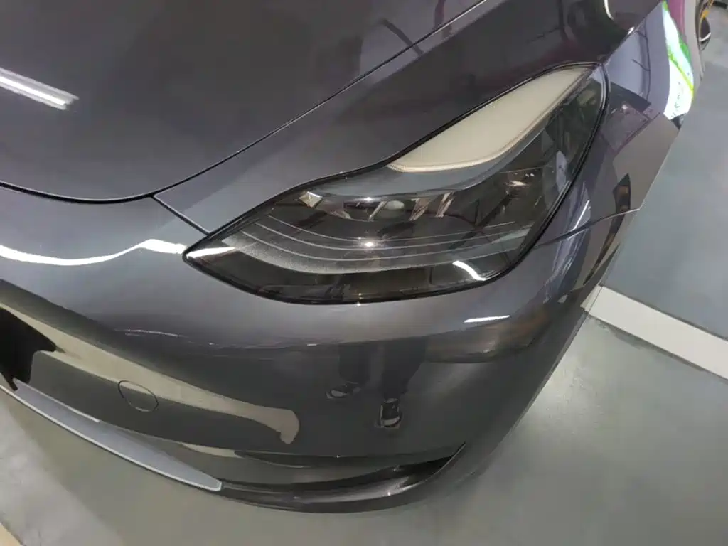 Tesla Model Y — миниатюра 24
