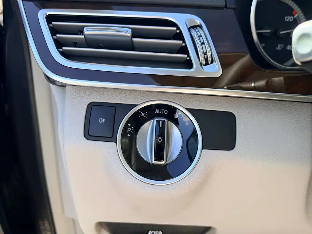 Mercedes-Benz E-Class — миниатюра 16