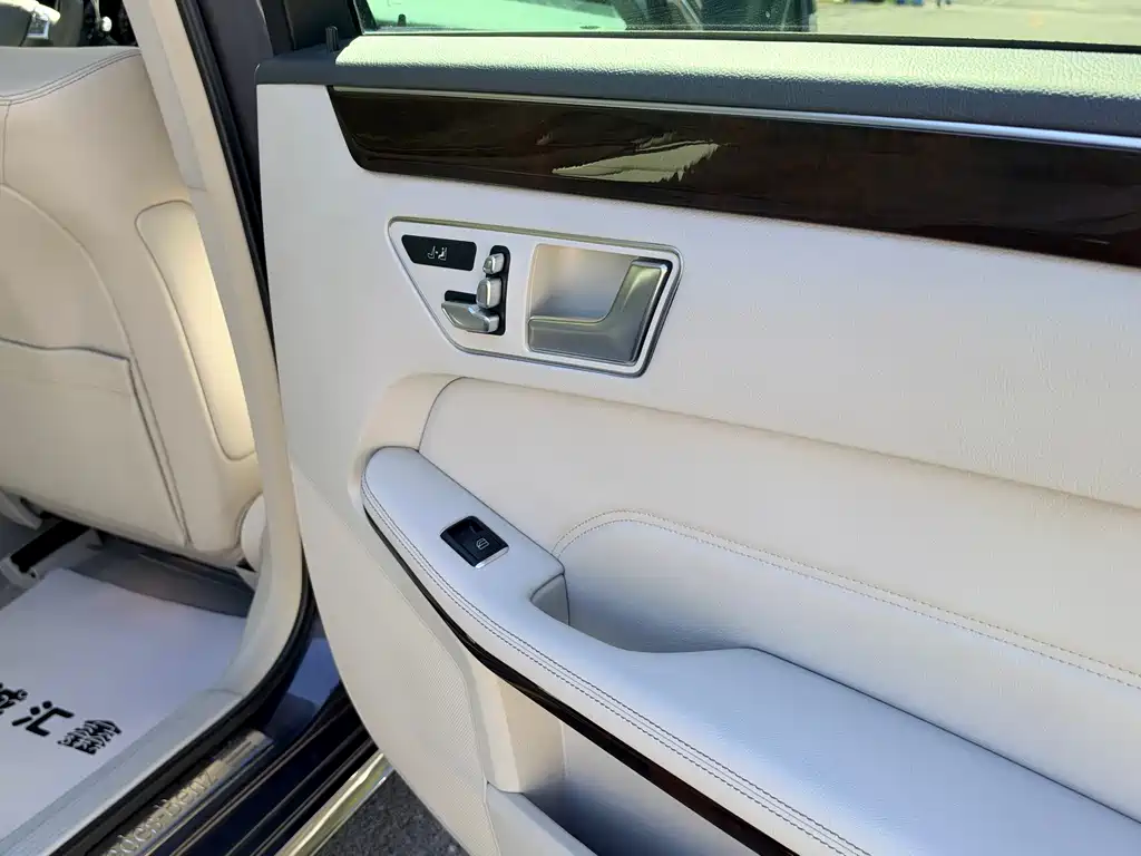 Mercedes-Benz E-Class — миниатюра 22