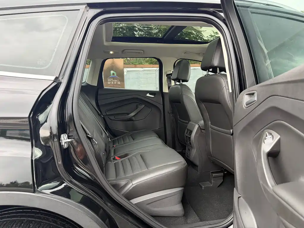 Ford Kuga — миниатюра 17