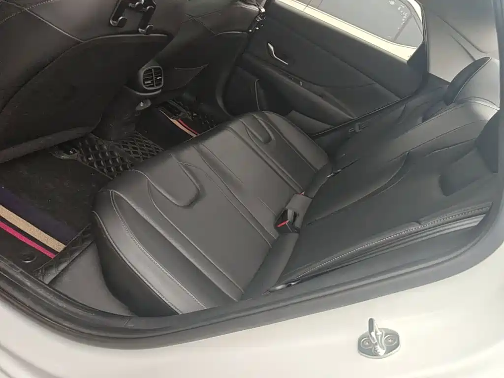 Hyundai Elantra — миниатюра 17