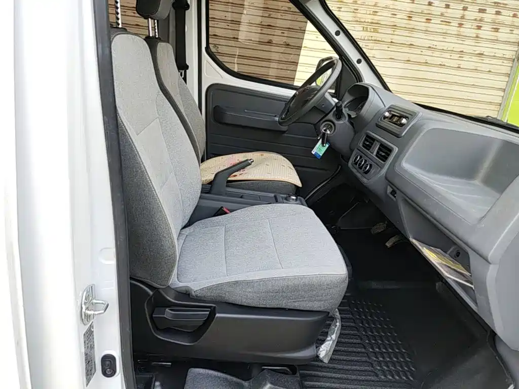 Wuling Yangguang — миниатюра 25
