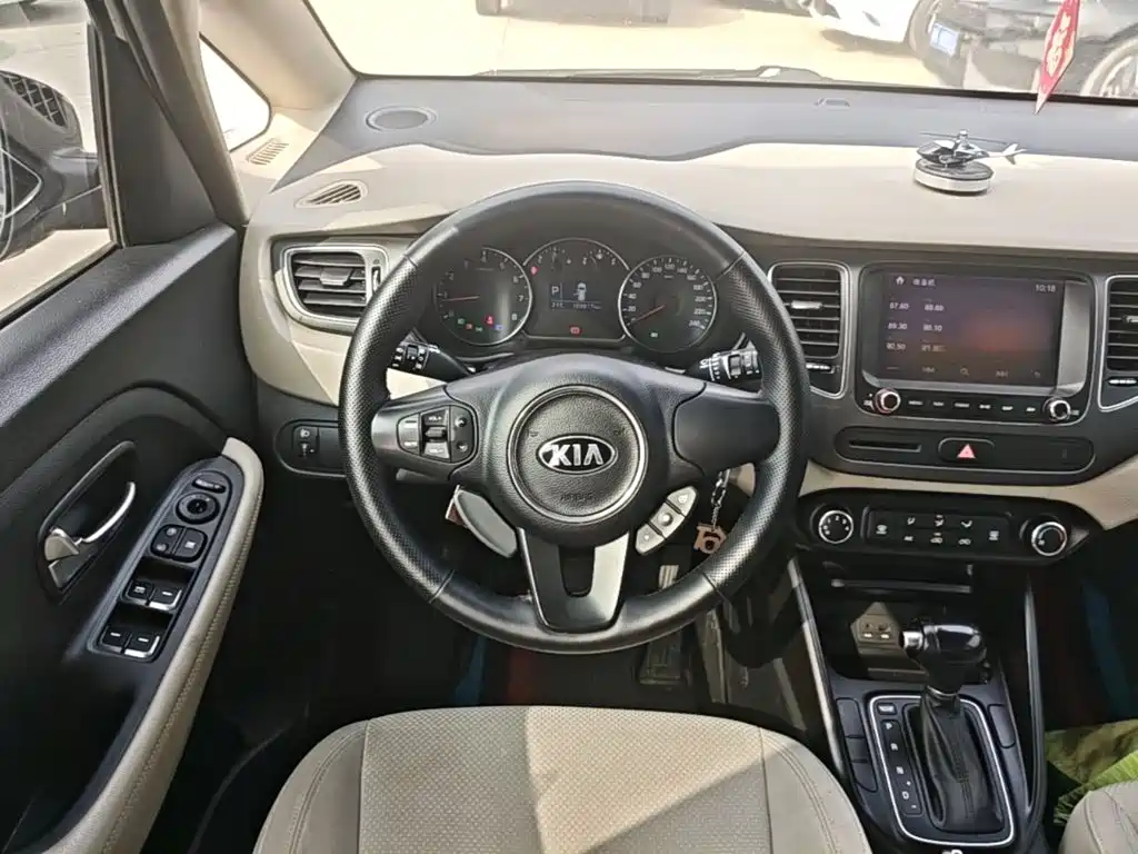 Kia Carens — миниатюра 11
