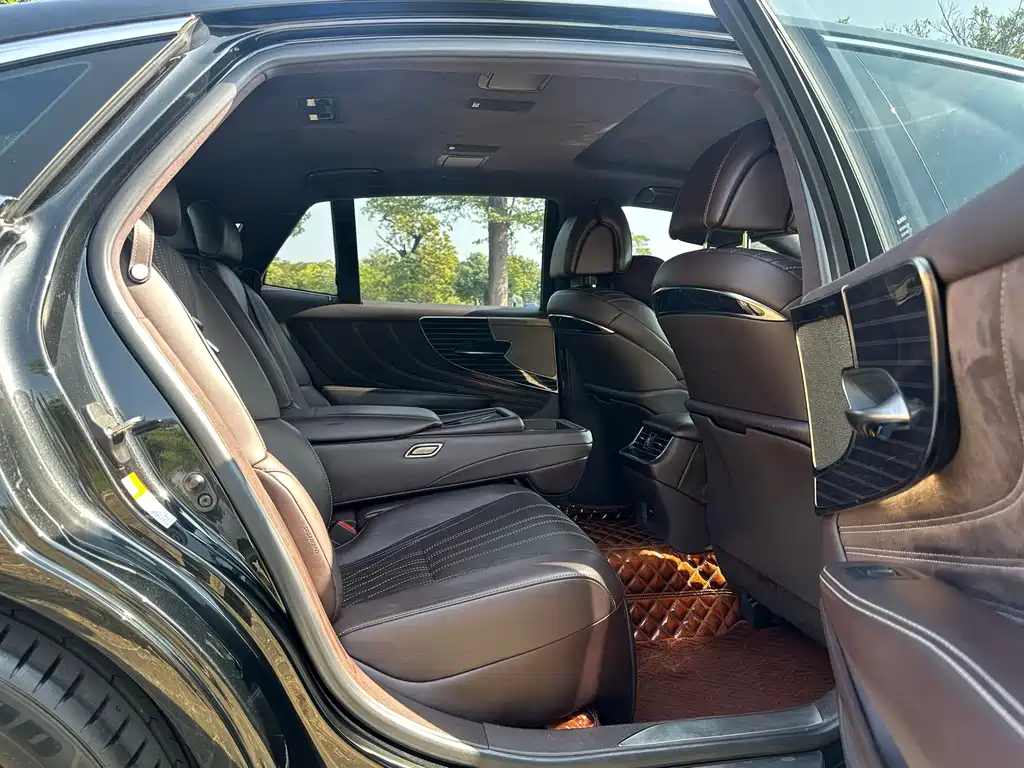 Lexus LS — миниатюра 11