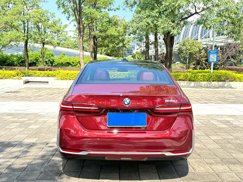 BMW 5 Series — миниатюра 8