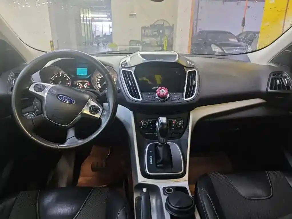 Ford Kuga — миниатюра 8
