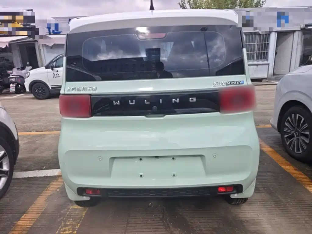 Wuling MINIEV — миниатюра 6