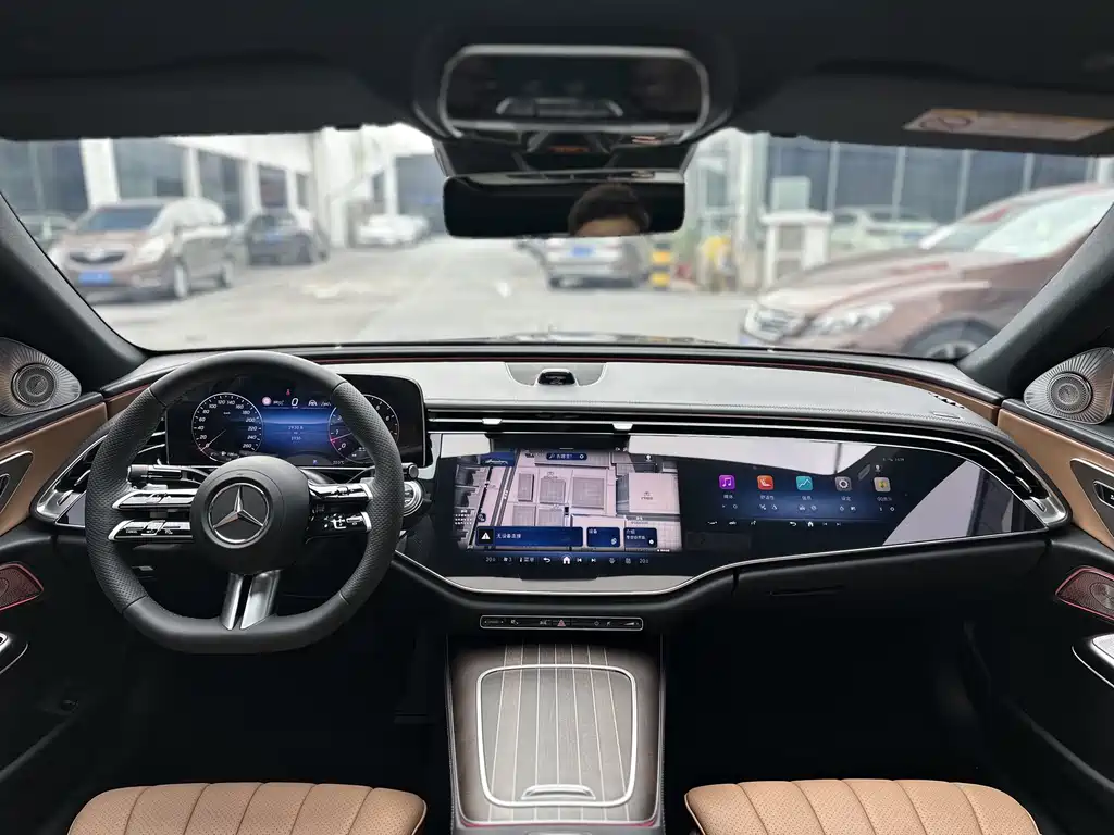 Mercedes-Benz E-Class — миниатюра 5