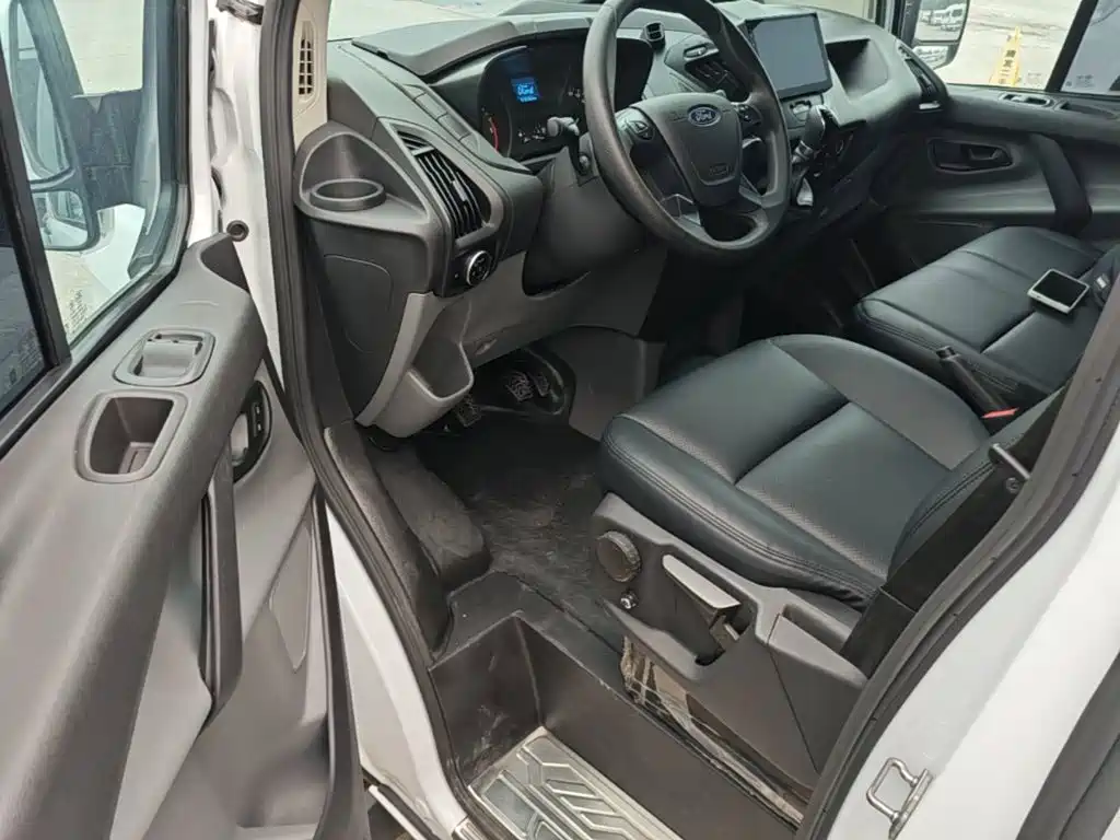 Ford Transit — миниатюра 16
