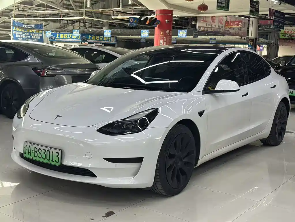 TESLA MODEL 3