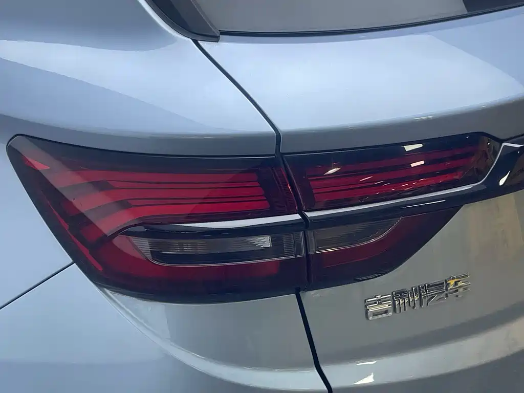 Geely Binyue — миниатюра 12