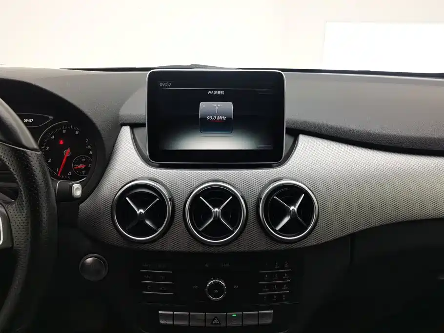 Mercedes-Benz B-Class — миниатюра 13