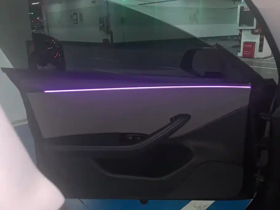 Tesla Model 3 — миниатюра 7