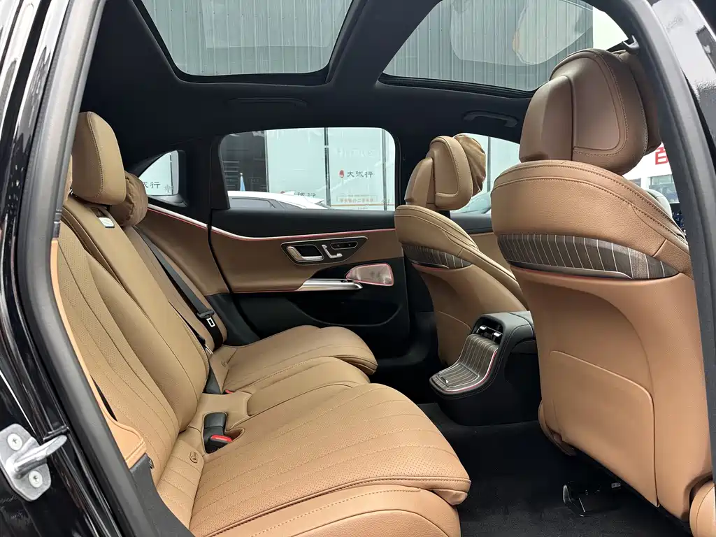 Mercedes-Benz E-Class — миниатюра 9