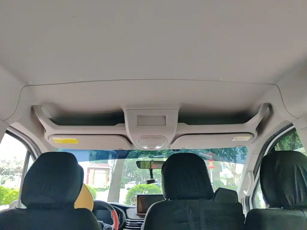 MAXUS V90 — миниатюра 9