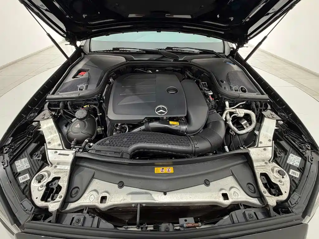 Mercedes-Benz E-Class — миниатюра 12