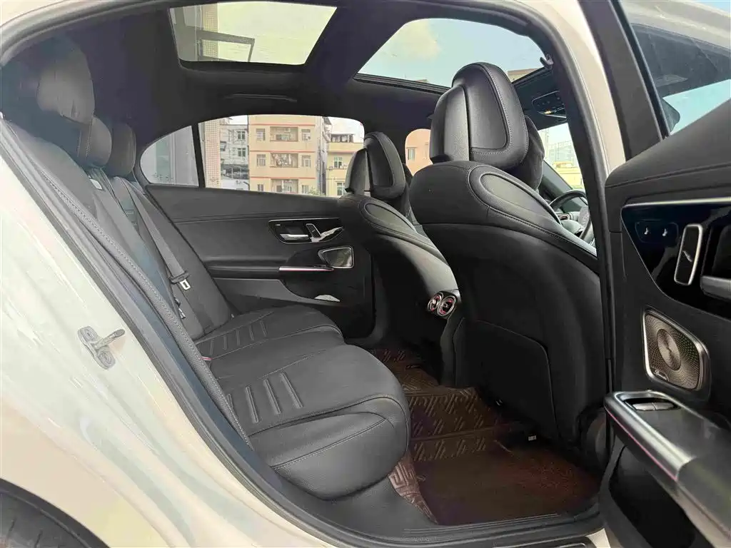 Mercedes-Benz C-Class — миниатюра 12
