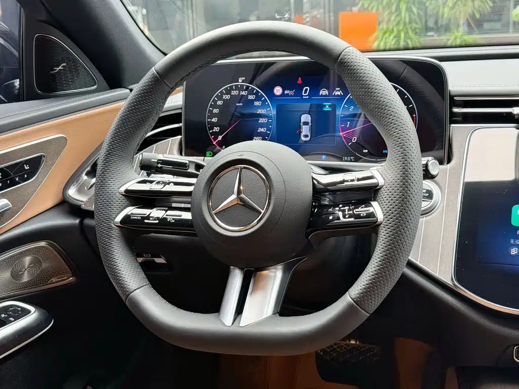 Mercedes-Benz E-Class — миниатюра 13