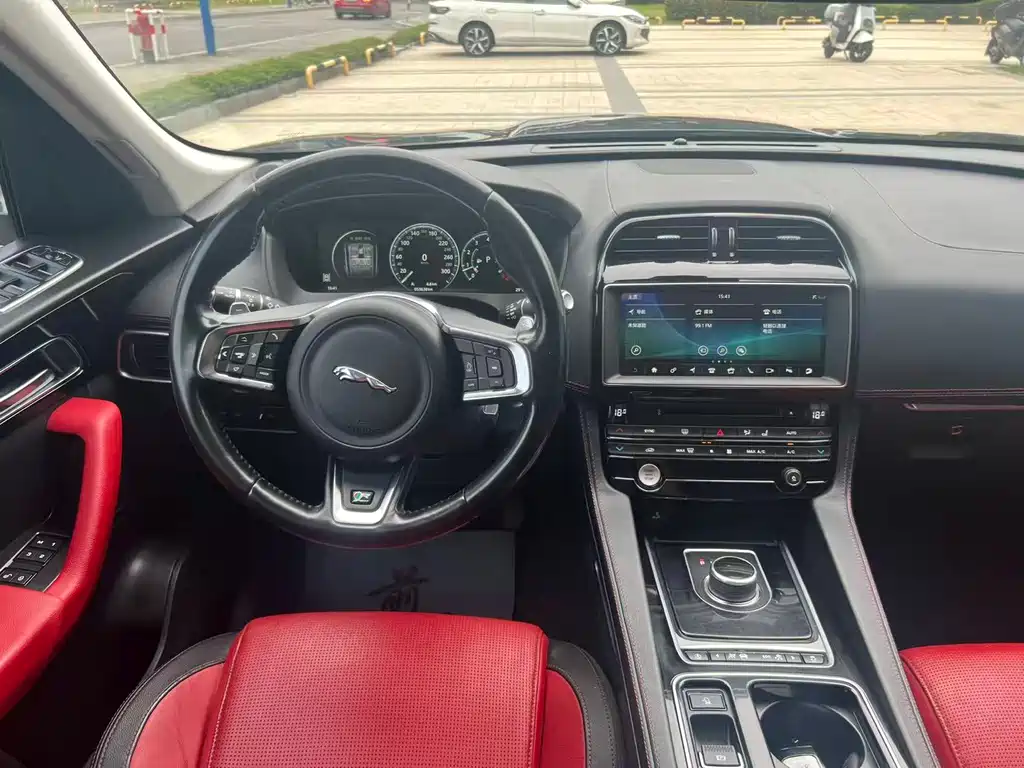 Jaguar F-Pace 2018 2.0T R-Sport Sport